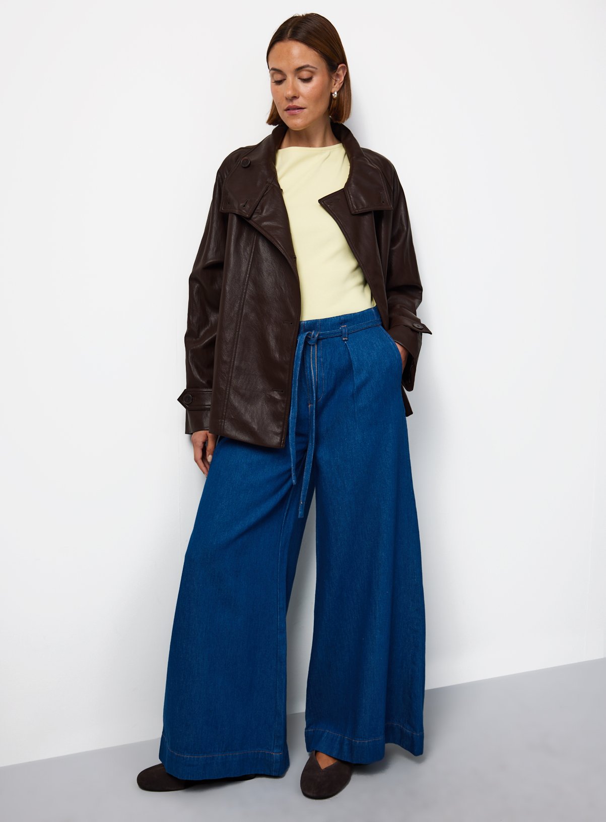 Bright Blue Denim Belted Relaxed Flare Jeans 6R - Image 2 thumbnail